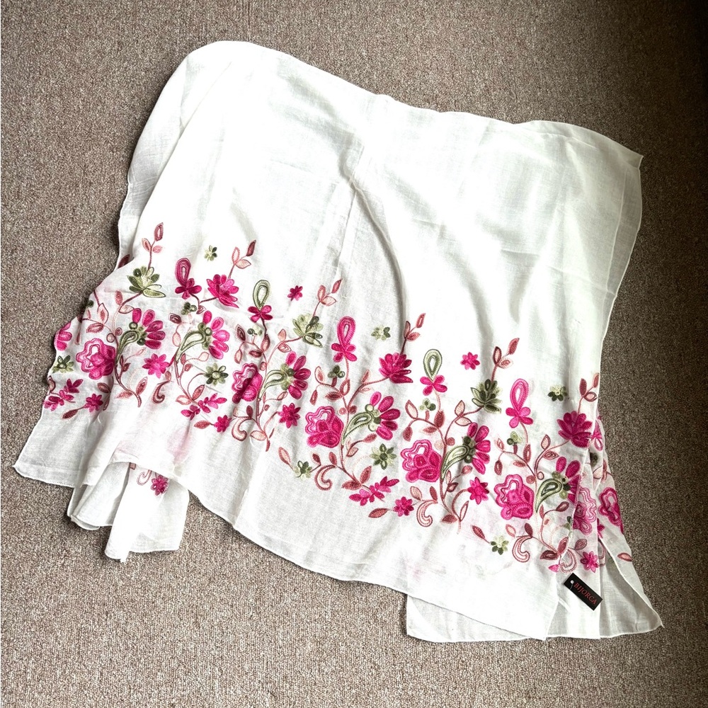 4 MATCHING SHAWLS - Picture 4 of 6